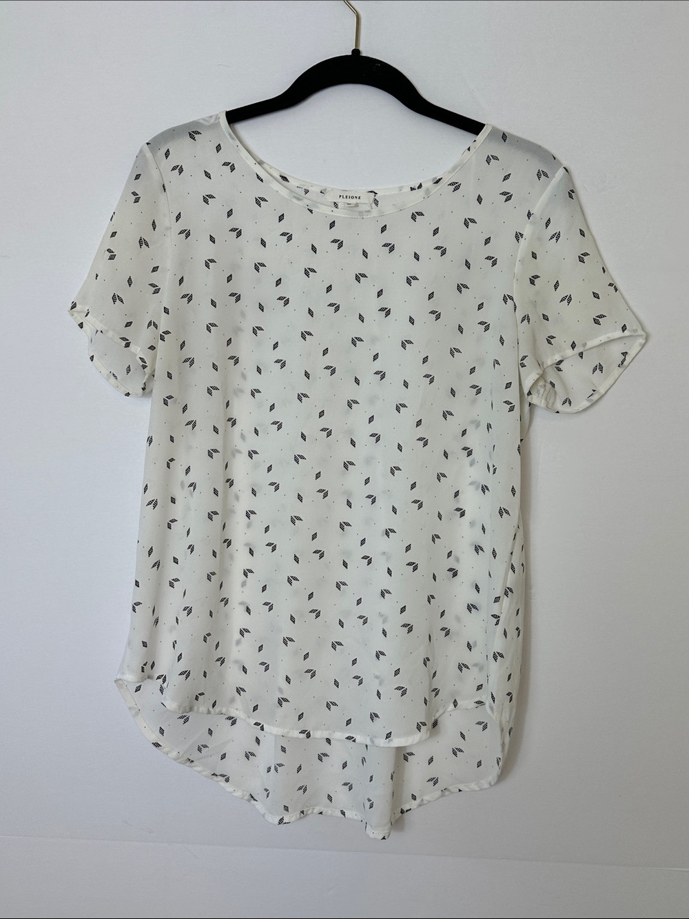 Lightweight White Printed Short-Sleeve Blouse